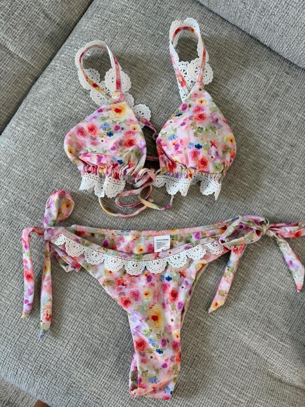 strawberry milk mob Bittersweet Samba Floral Bikini Set Pink & White Like New